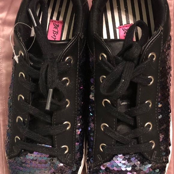 SZ 5, 7 Wmn Betsey Johnson Peacock Sequin sneakers - Picture 5 of 7